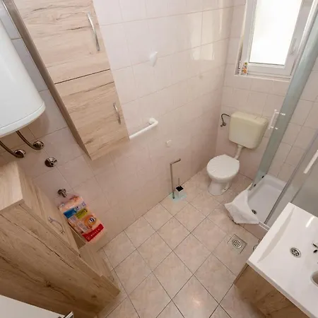 アパート Ana & Milo