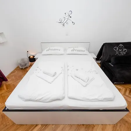Ana & Milo Apartment