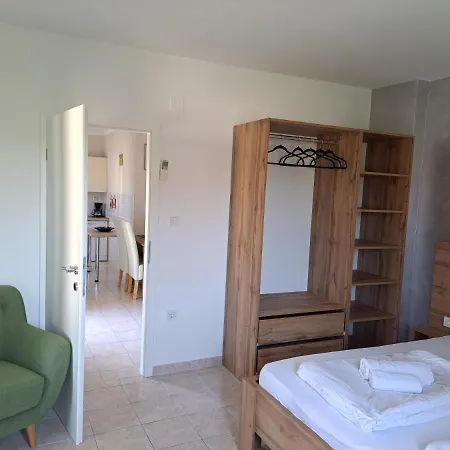 Ana & Milo アパート